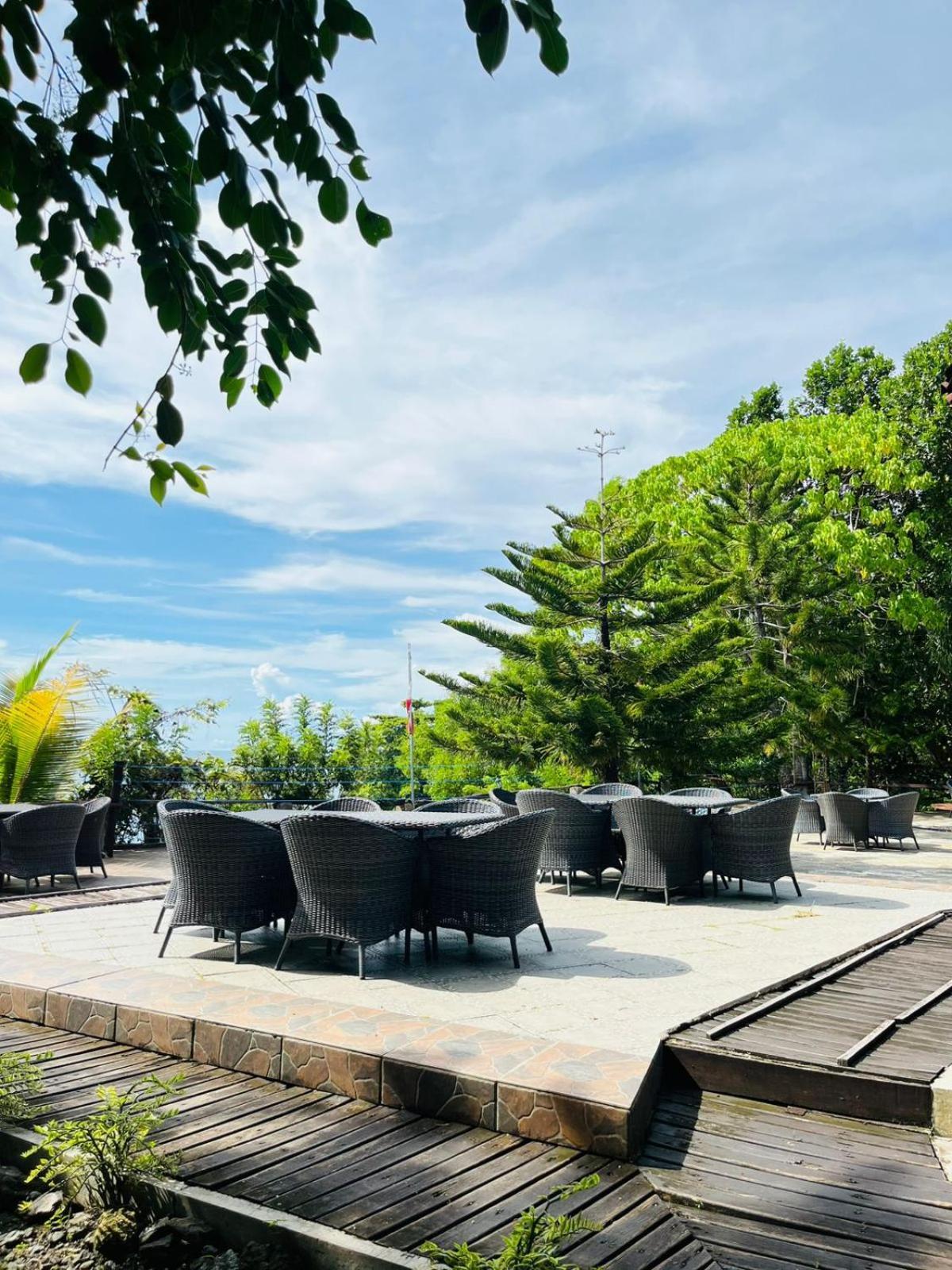 Kasuari Valley Beach Resort Sorong Exterior foto