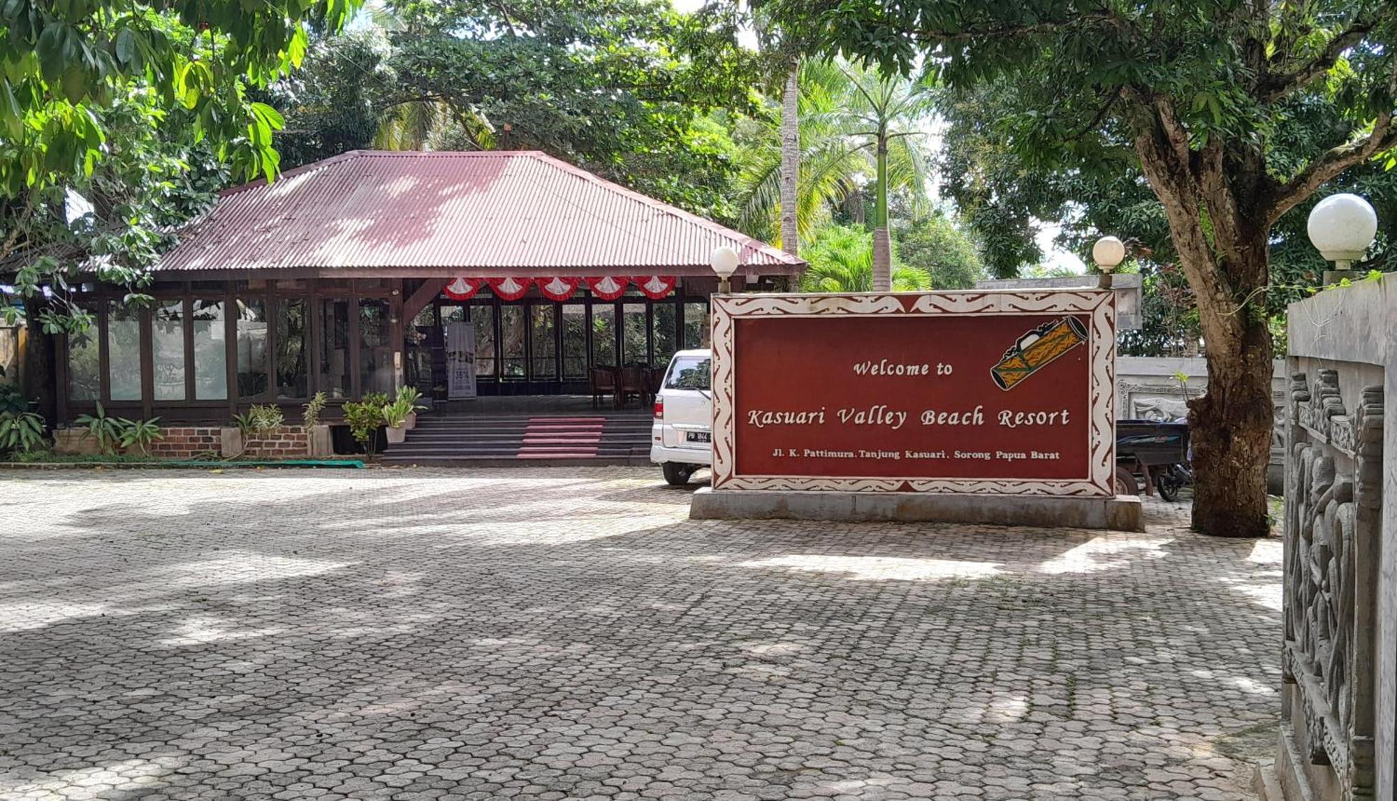 Kasuari Valley Beach Resort Sorong Exterior foto